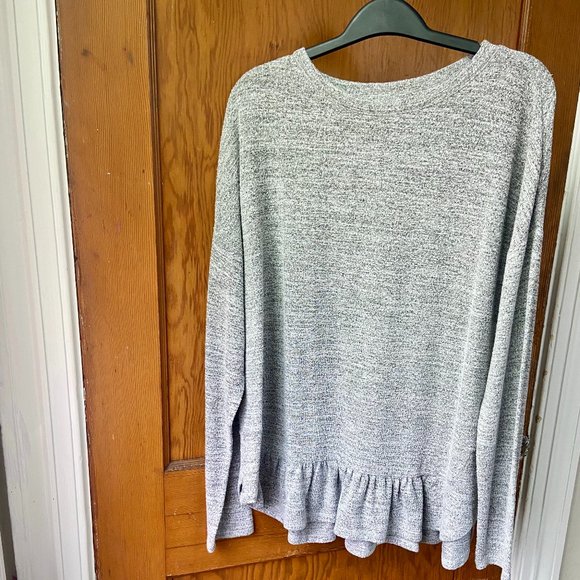 Banana Republic Lightweight Long Sleeve Sweater in Grey [L] - Picture 2 of 6
